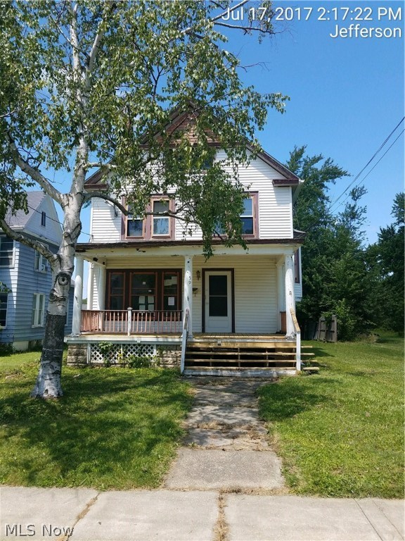 4 bedroom colonial with big dining room and big living room with fireplace... Buyer will receive a quit claim deed with no title insurance. Seller will not be conveying clear title. Buyer will be responsible for any items on title (liens, code violations, etc.). We currently do not have a title report. cash only offers