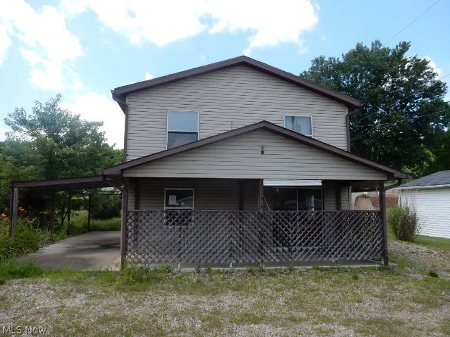 1 Bed, 1 bath home located in Byesville, OH. This is a nice size home but some repairs and updates will be needed. Overall great
potential!