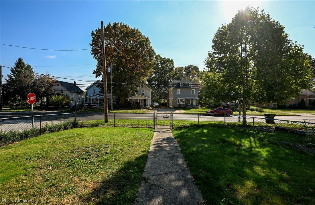 1560 2nd Street