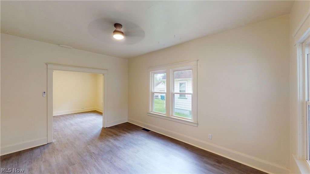 Photo of 210 Perry Street #Front, Struthers, OH 44471 (MLS # 5188326)