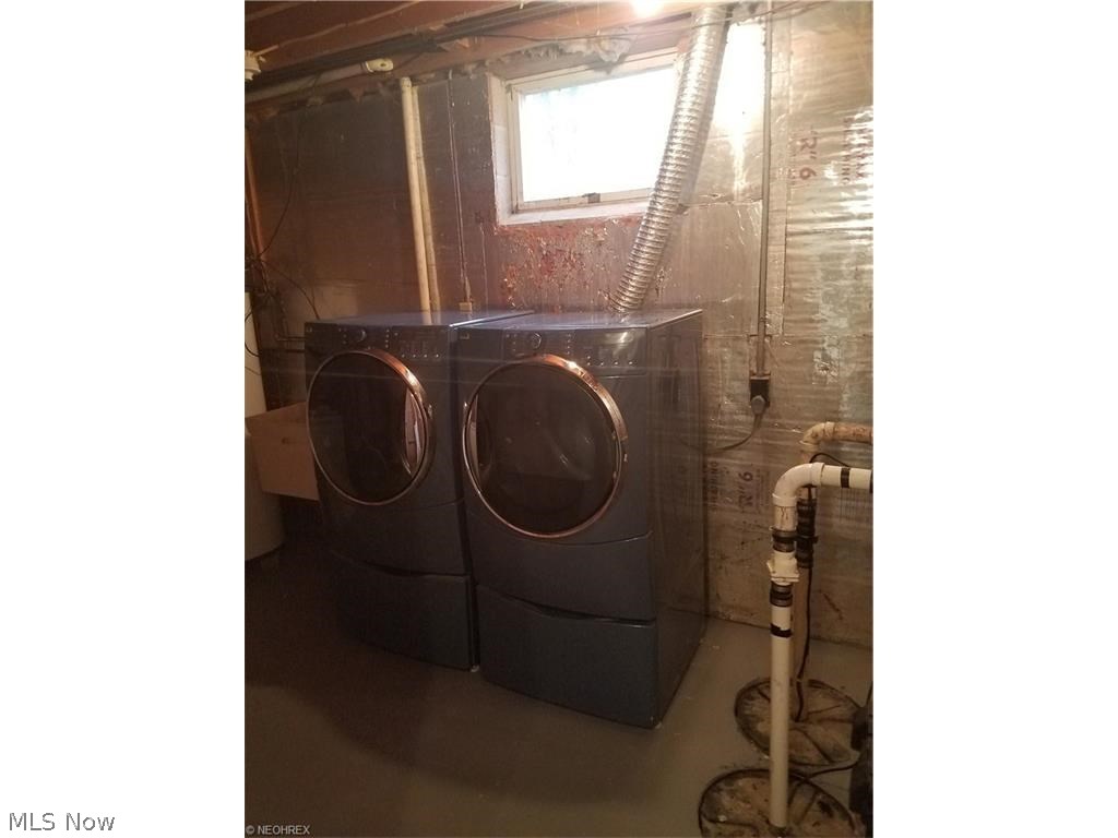 Roaming Rock Shores - Residential