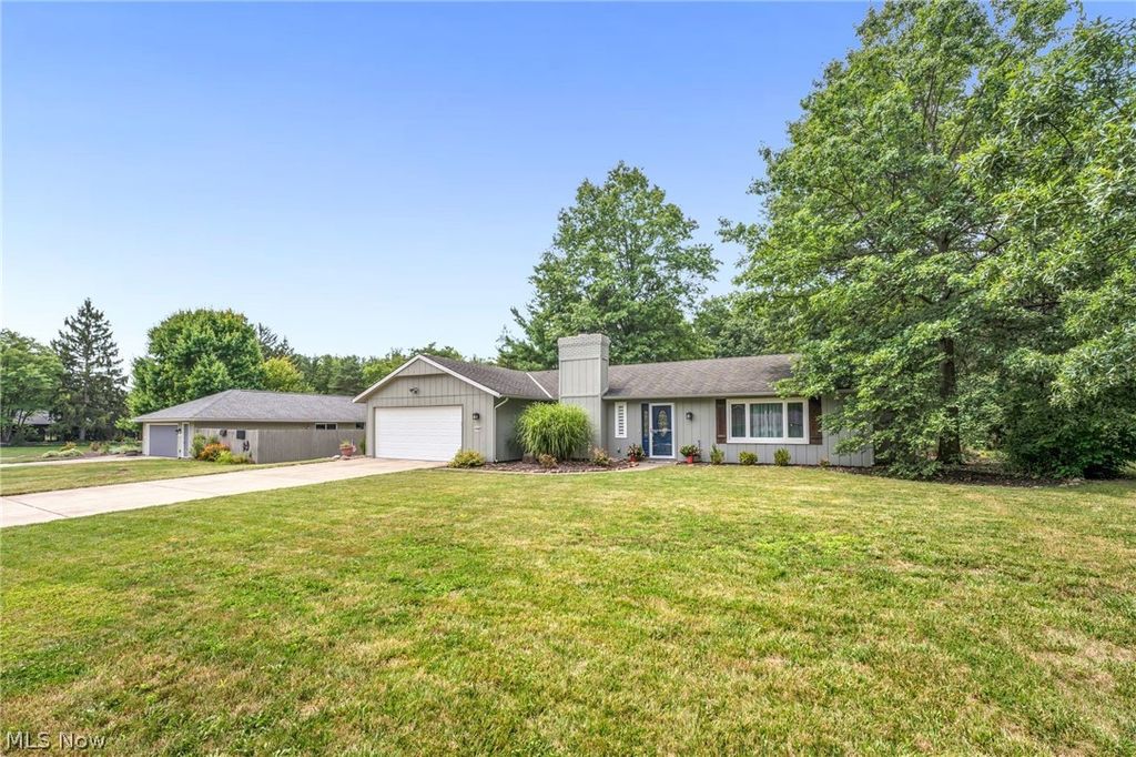 Photo of 11586 Pleasant Ridge Place, Strongsville, OH 44136 (MLS # 5192044)