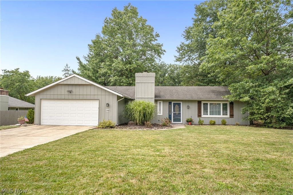 Photo of 11586 Pleasant Ridge Place, Strongsville, OH 44136 (MLS # 5192044)