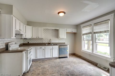 Tiny photo for 123 7th Street NW, Barberton, OH 44203 (MLS # 5209891)