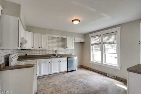Tiny photo for 123 7th Street NW, Barberton, OH 44203 (MLS # 5209891)