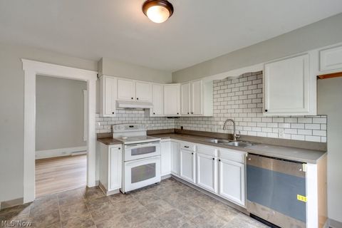 Tiny photo for 123 7th Street NW, Barberton, OH 44203 (MLS # 5209891)