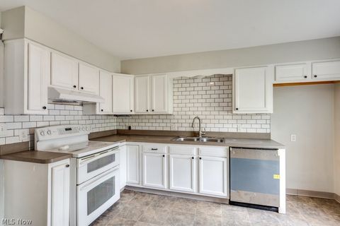 Tiny photo for 123 7th Street NW, Barberton, OH 44203 (MLS # 5209891)