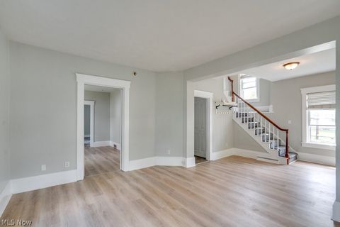 Tiny photo for 123 7th Street NW, Barberton, OH 44203 (MLS # 5209891)