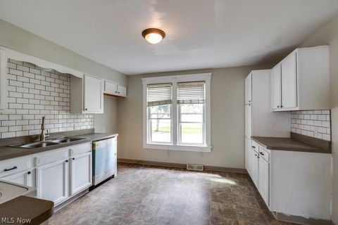 Tiny photo for 123 7th Street NW, Barberton, OH 44203 (MLS # 5209891)