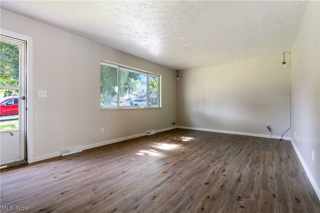 Photo of 2992 Walbridge Drive, Akron, OH 44319 (MLS # 5213216)