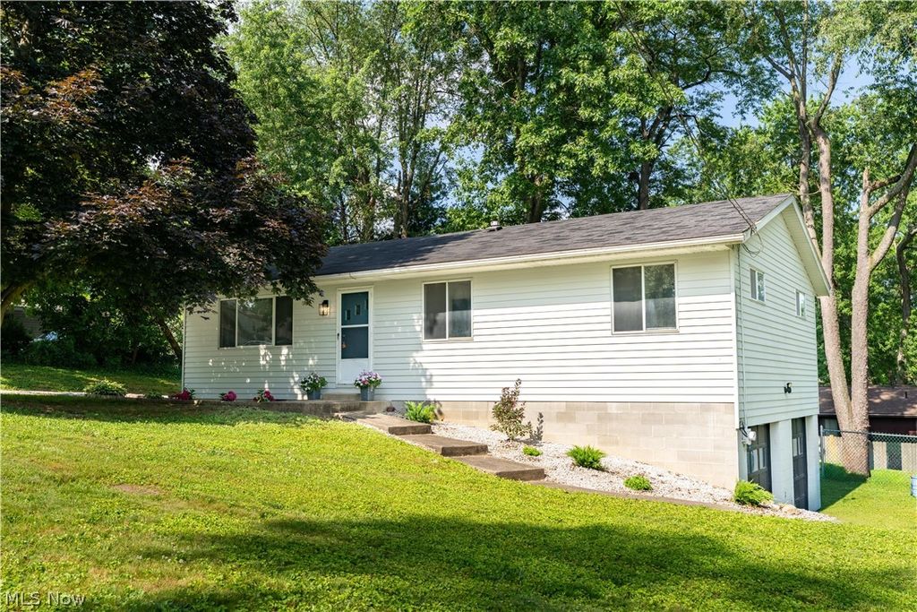 Photo of 2992 Walbridge Drive, Akron, OH 44319 (MLS # 5213216)