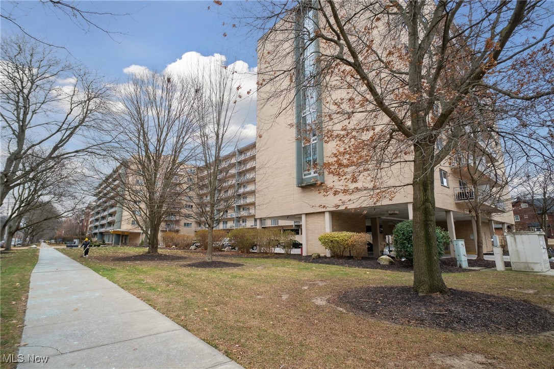 10301 Lake Avenue #827, Cleveland, Ohio image 2