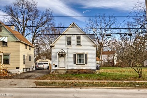 Photo of 642 Parkman Road NW, Warren, OH 44485 (MLS # 5178469)