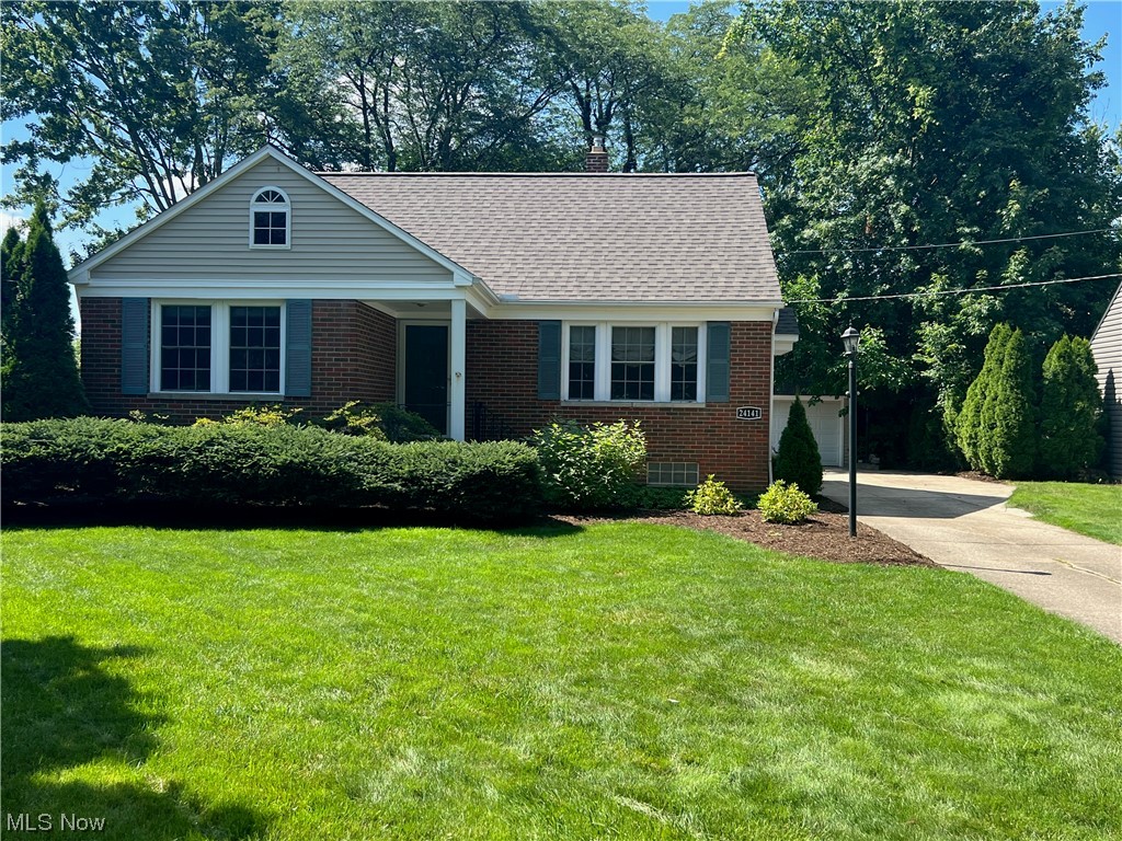 This well maintained Bungalow is ready for it's new life! Move right in, or buy your next great investment with rental potential.