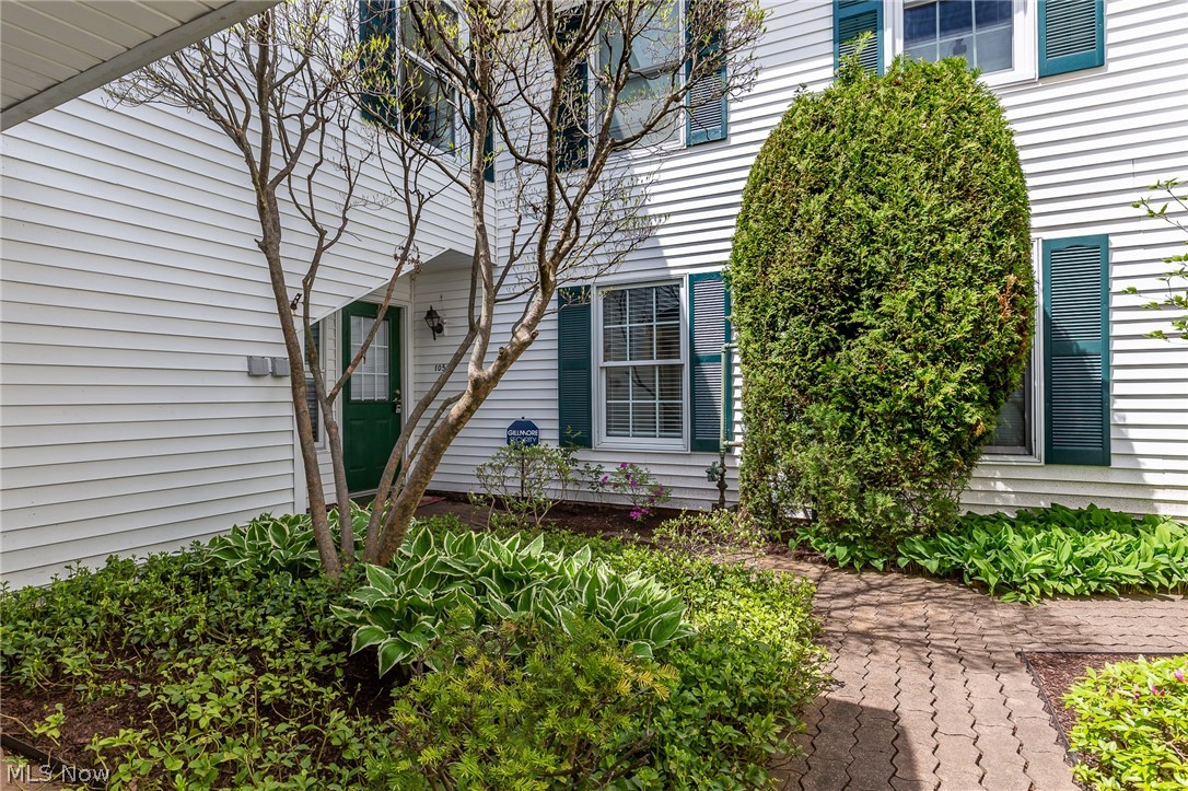 Governors Lake Condo - Residential