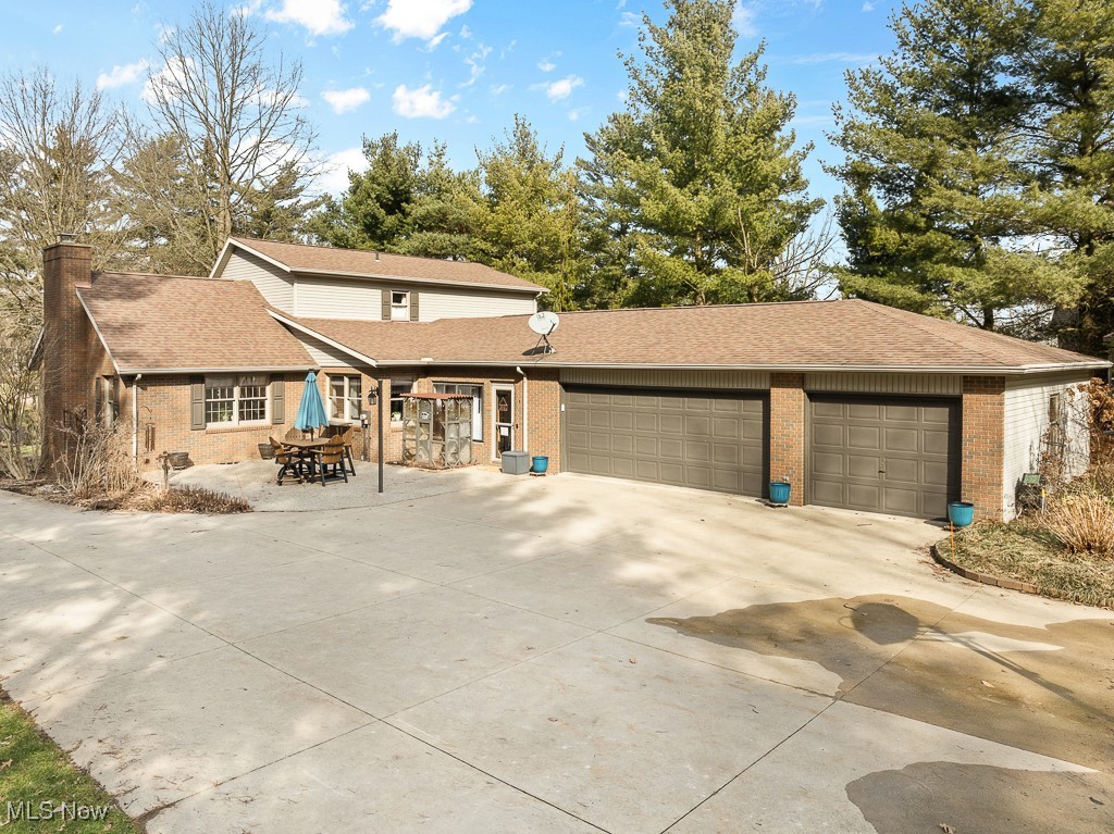 853 Fairway Drive, Alliance, Ohio image 2