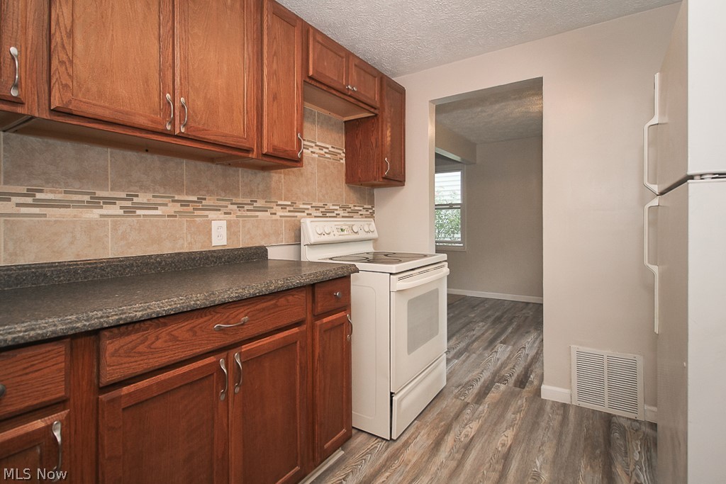 Shakerwood 04b - Residential Lease