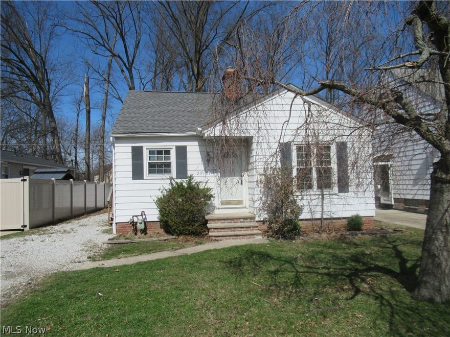 Updated 3-bedroom, 1-bath, 1-car garage home in Wickliffe! This move-in-ready property features brand-new flooring, fresh interior paint, refinished kitchen cabinets, and new blinds throughout. Shower in basement 

Enjoy a quiet street setting with a fully fenced backyard—perfect for relaxing, entertaining, or pets. Major mechanicals are already taken care of with a newer roof and furnace, plus central air for year-round comfort.

Convenient location close to shopping, dining, and freeway access—making commuting simple.

Great place to call home or a solid investment opportunity!