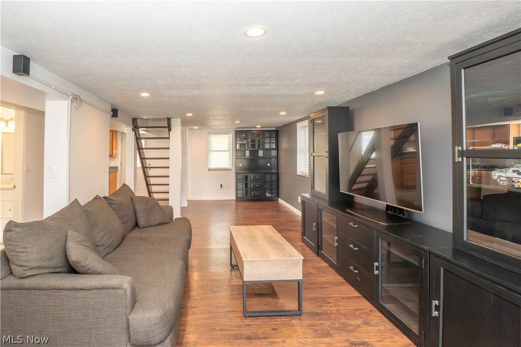 Photo of 266 Hazelwood Avenue, Barberton, OH 44203 (MLS # 5191906)