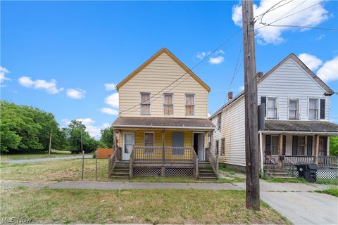 Single Family Residence in Cleveland OH 9918 Quebec Avenue.jpg