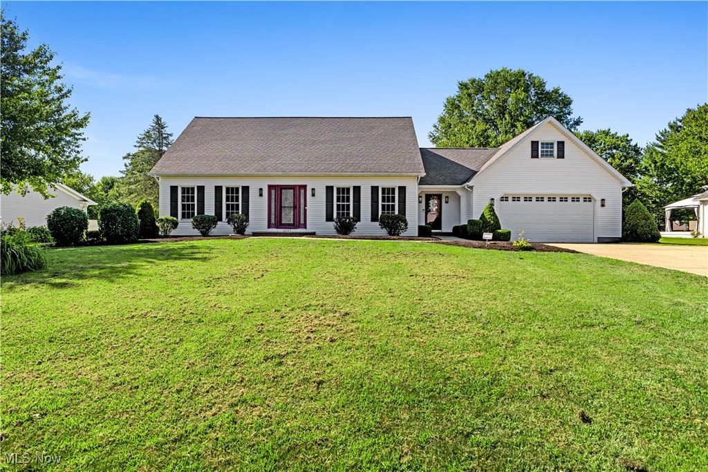 Photo of 2047 Quail Run Drive, Cortland, OH 44410 (MLS # 5177642)