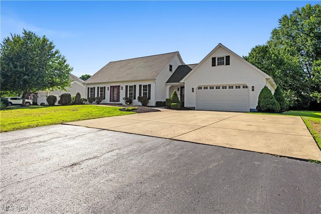 Photo of 2047 Quail Run Drive, Cortland, OH 44410 (MLS # 5177642)