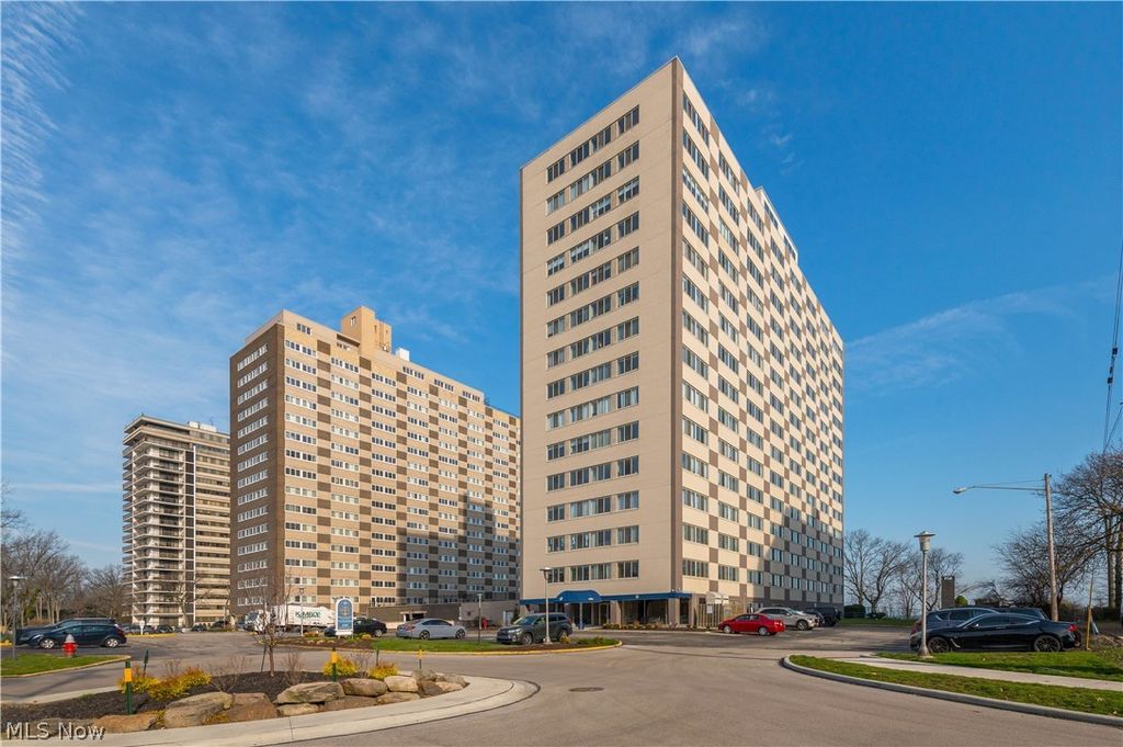 Photo of 12520 Edgewater Drive #210, Lakewood, OH 44107 (MLS # 5195371)
