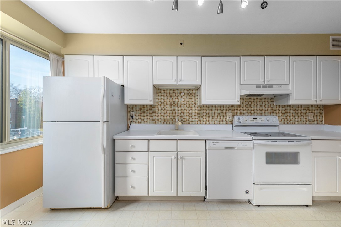 Marine Towers East Condo - Residential