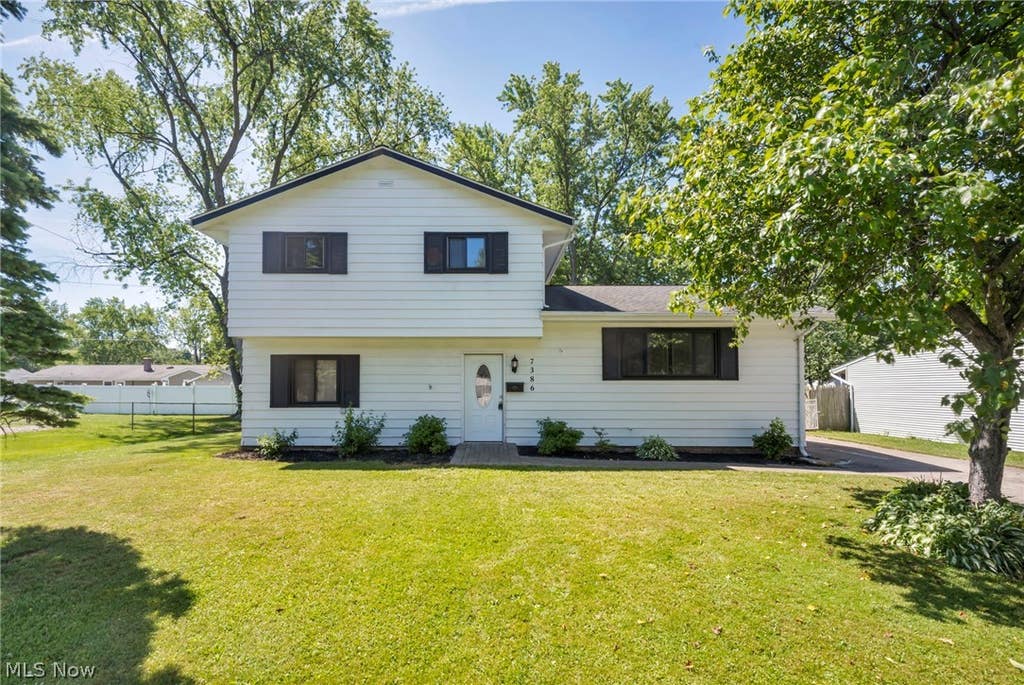 Photo of 7386 Primrose Drive, Mentor on the Lake, OH 44060 (MLS # 5217574)
