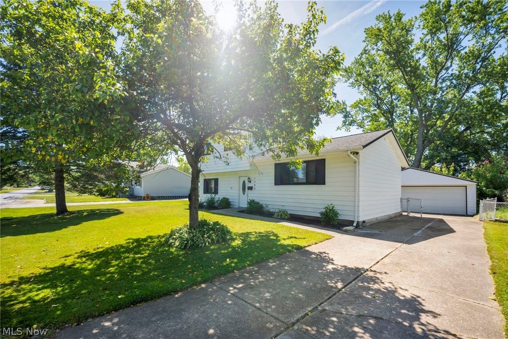 Photo of 7386 Primrose Drive, Mentor on the Lake, OH 44060 (MLS # 5217574)