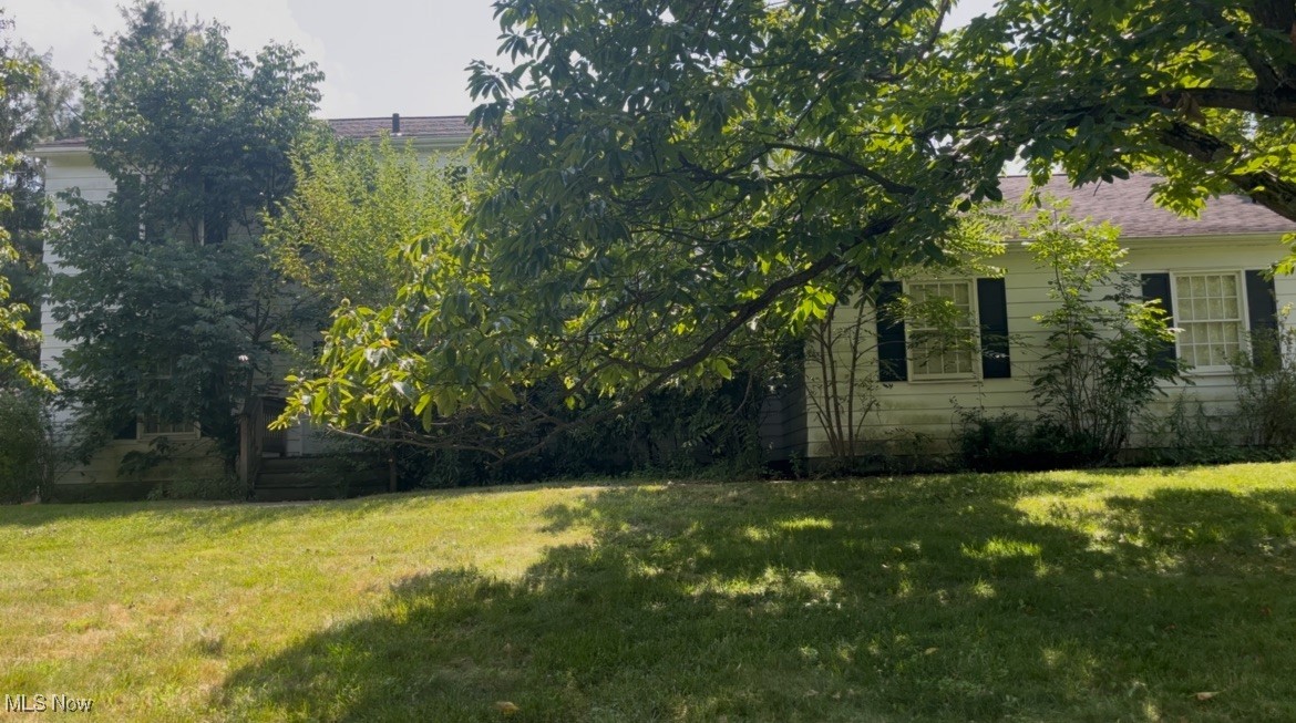 Welcome to 1644 Stonington Drive! Located in this highly sought-after Hudson neighborhood, this large 4 bedroom, 2.5 bath home is is a diamond waiting to shine. The first floor has a family room with a beautiful brick fireplace and wet bar. Off the family room, you'll discover the updated eat-in kitchen with stainless steel appliances. There's also an additional oversized living room and dining room with outstanding hardwood floors. Upstairs, you'll find all 4 bedrooms and with the largest being the primary bedroom complete with a private en suite. 1644 Stonington is well below market value--if you're looking for immediate equity this is it!