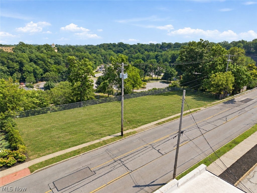 1587 Wooster Road