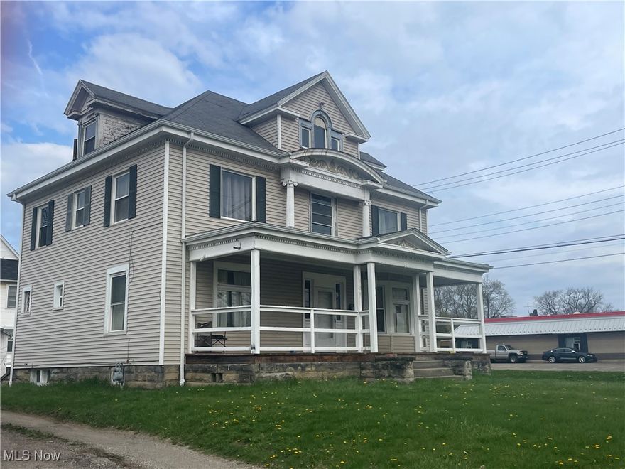 6 unit dorm style-all unit share 2 full baths
Rents are $325,$350,$325,$300,$425,$300
monthly expenses are $663.