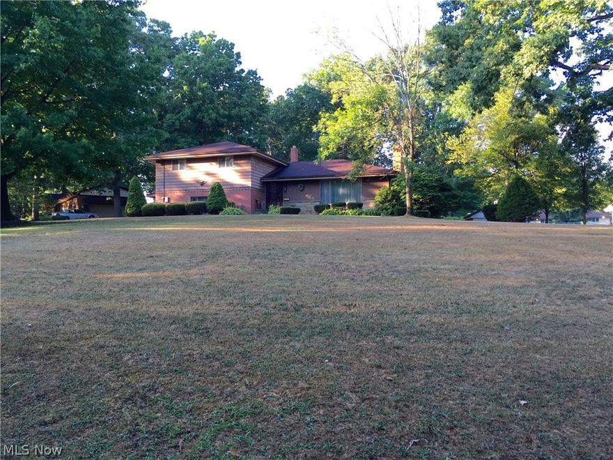 over 2400 sqft multi level with 2 fireplaces,hardwood floors,family room,media room,formal dining room. lare yoyer as you enter.large hillside property
walking distance to Girard Liberty Park.