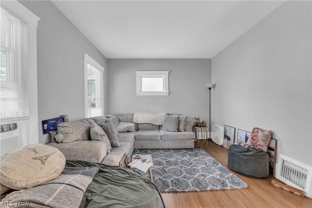 Photo of 3047 W 105th Street, Cleveland, OH 44111 (MLS # 5198122)