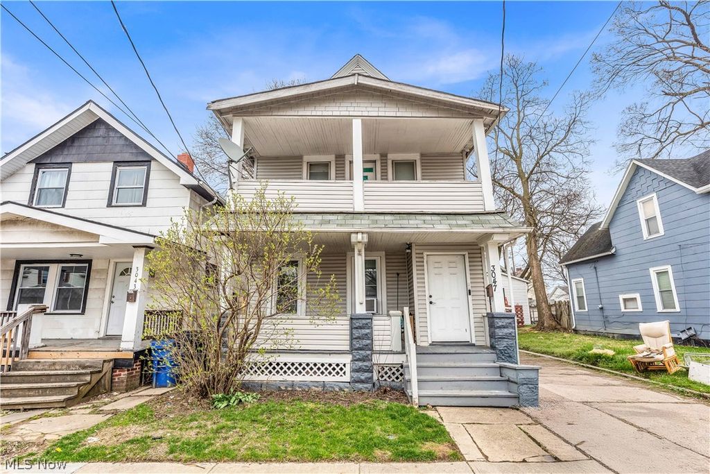 Photo of 3047 W 105th Street, Cleveland, OH 44111 (MLS # 5198122)