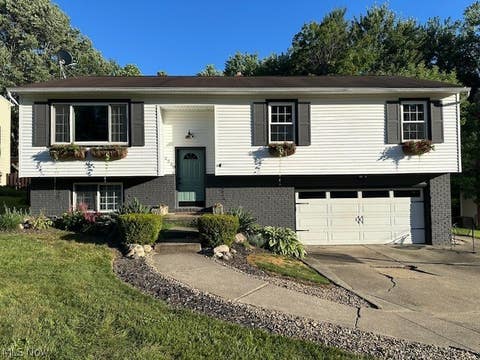 Homes For Sale - 2228 Croydon Road<br/> Twinsburg, OH 44087