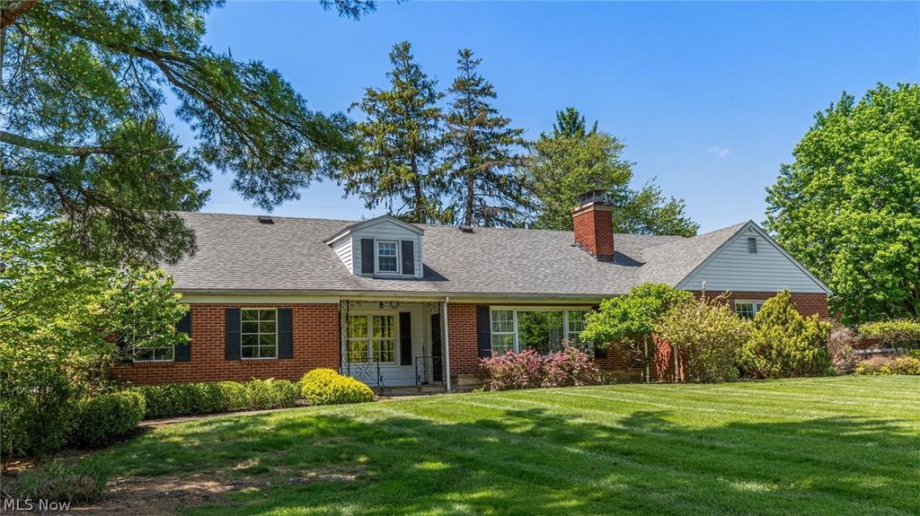Photo of 3155 E Highland Drive, Zanesville, OH 43701 (MLS # 5205660)