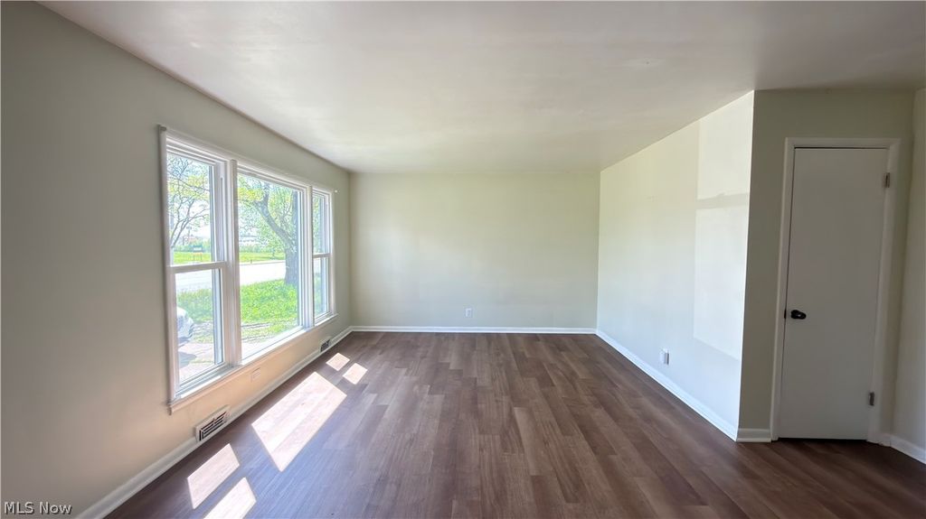 Photo of 17115 Harvard Avenue, Cleveland, OH 44128 (MLS # 5215040)