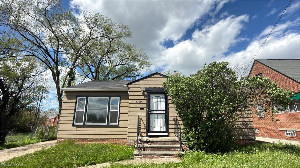 Photo of 17115 Harvard Avenue, Cleveland, OH 44128 (MLS # 5215040)