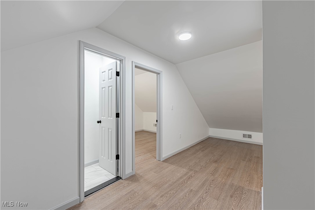 Manor Realty Cos Riverside Mn - Residential