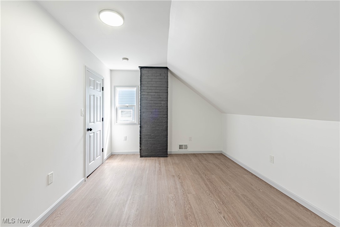 Manor Realty Cos Riverside Mn - Residential