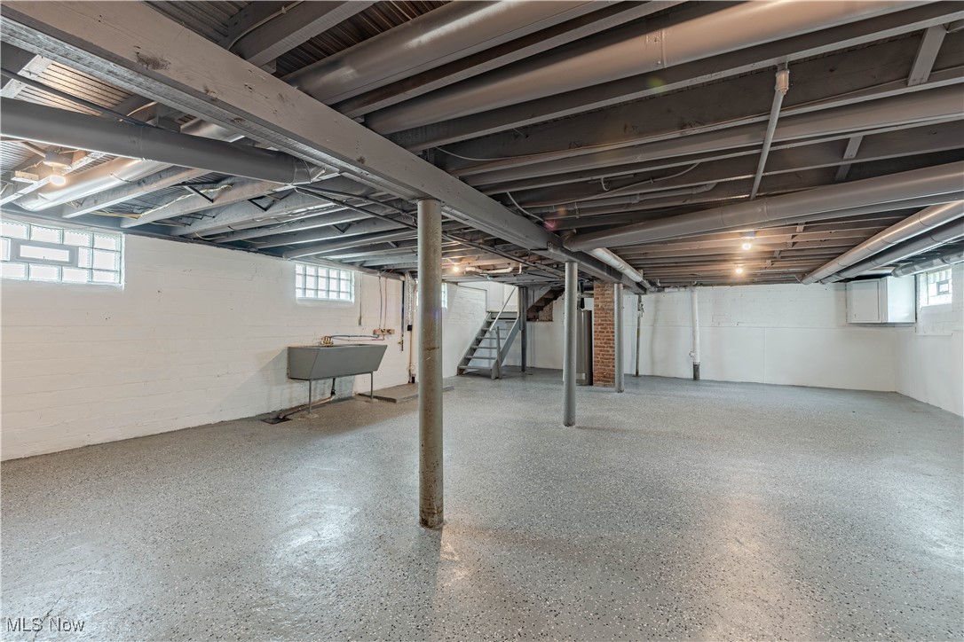 Manor Realty Cos Riverside Mn - Residential