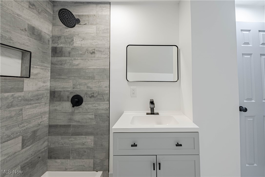 Manor Realty Cos Riverside Mn - Residential