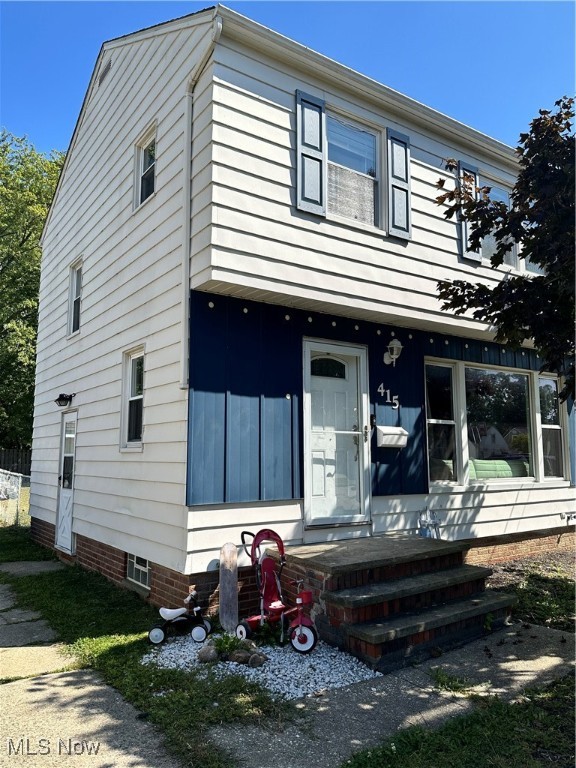 Welcome to this stunning Colonial gem! With recent upgrades, including a 2015 roof, 2023 central air and furnace, 2024
insulation, and brand-new 2025 fridge and stove, this home is move-in ready. Enjoy the natural light pouring in
through newer windows. Prime location, endless possibilities. Make this charming home yours today - schedule a showing!