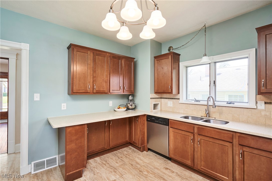 2551 Robindale Avenue, Akron, Ohio image 6