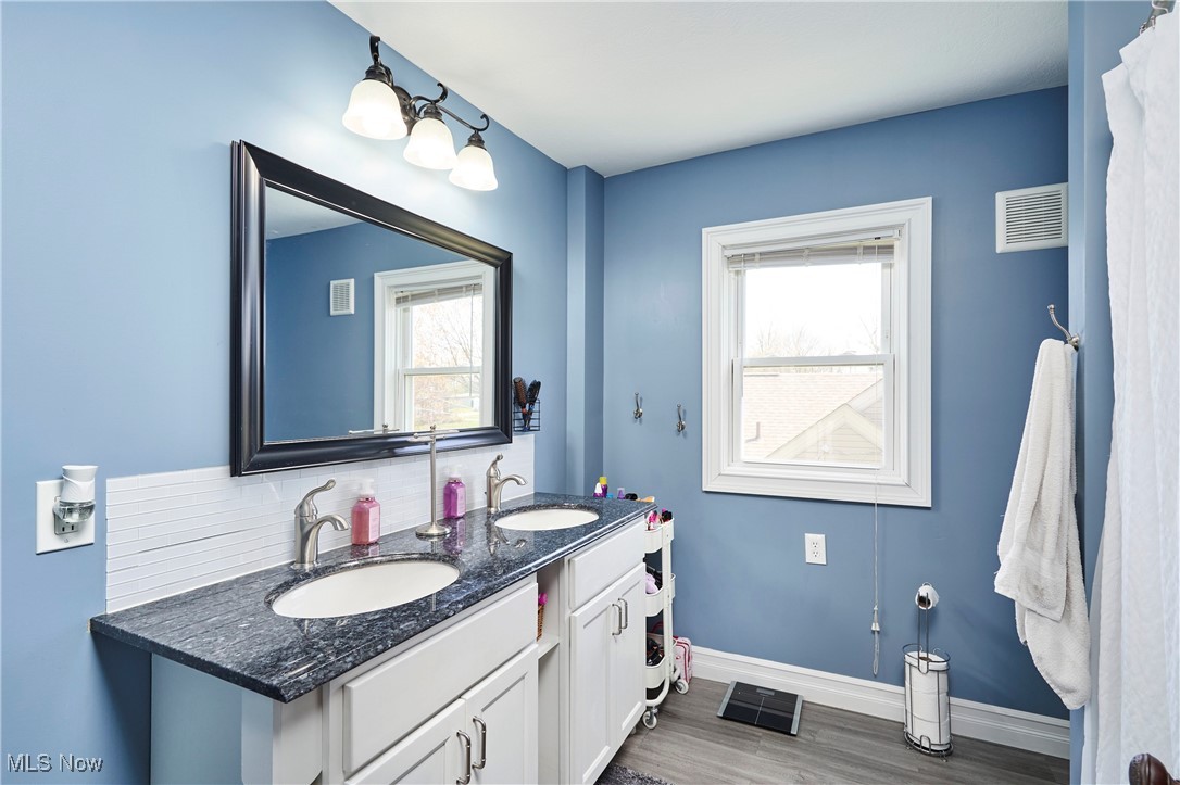 2551 Robindale Avenue, Akron, Ohio image 15