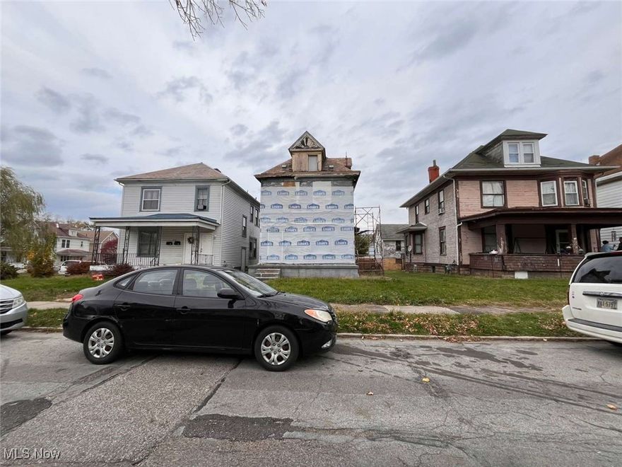 Large home that is waiting for you to bring back its beauty. Home is being sold AS-IS.