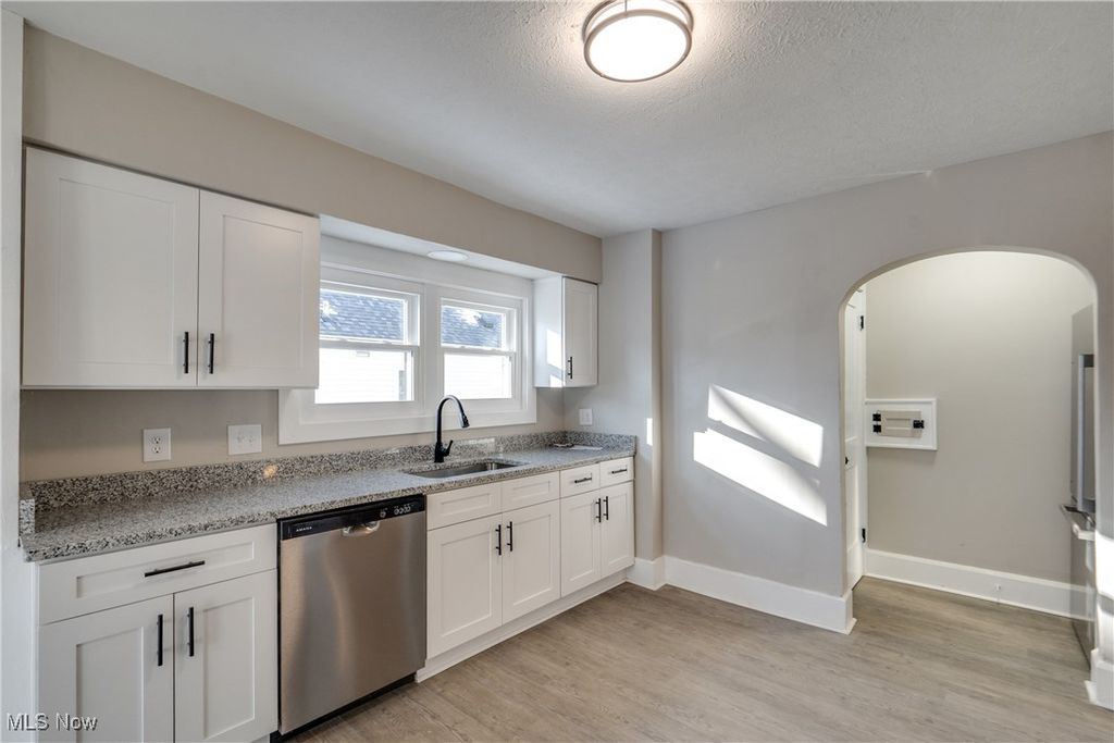 Photo of 1835 Thornapple Avenue, Akron, OH 44301 (MLS # 5178324)