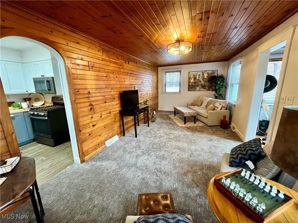 Photo of 5589 Middletown Road E, New Middletown, OH 44442 (MLS # 5180612)